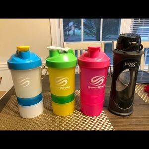 4 shaker cups